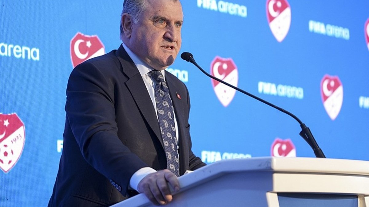 Gençlik ve Spor Bakanı Osman Aşkın Bak'tan A Milli Takım'a tebrik!