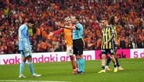 Derbide hakemle tartıştı