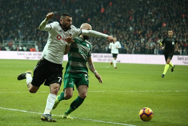 Beşiktaş'ta Burak Yılmaz taraftarla buzları eritti!