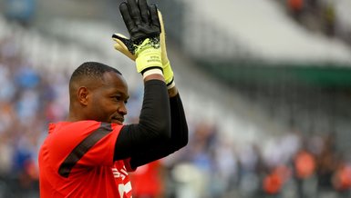 Veteran goalkeeper Mandanda calls time on France career
