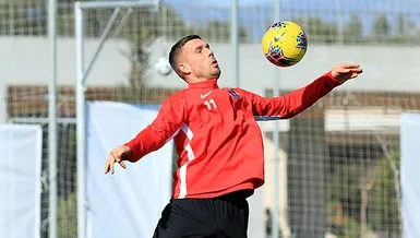 Lukas Podolski'den ekstra antrenman!