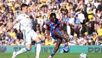 Ismaila Sarr uzatıyor