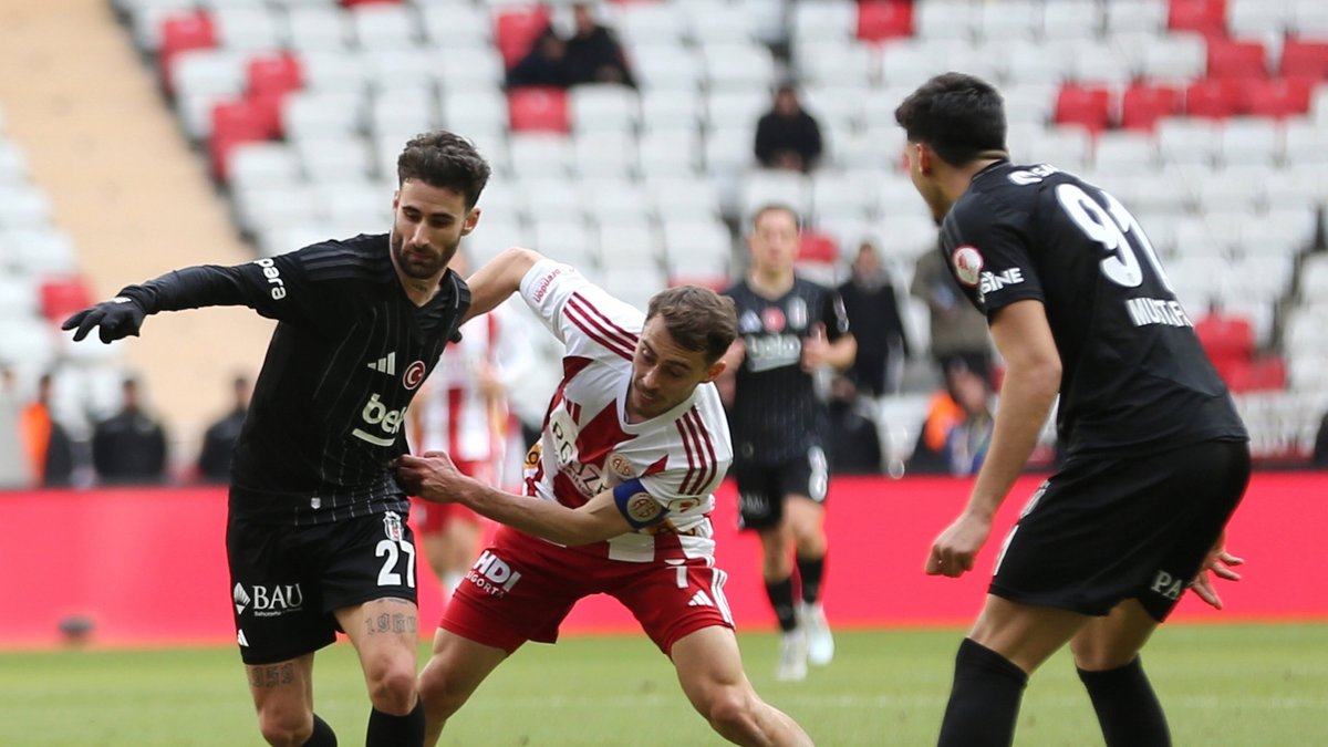 Spor yazarları Onvo Antalyaspor - Beşiktaş maçını değerlendirdi Spor yazarları Onvo Antalyaspor - Beşiktaş maçını değerlendirdi