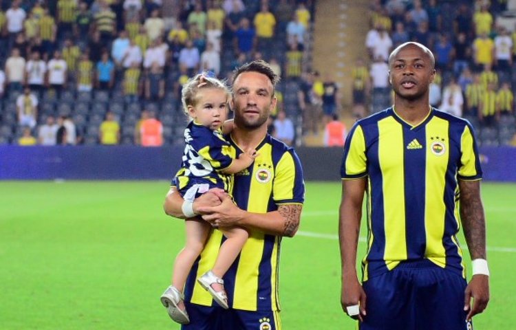 Ayew Ilk Macina Cikti Fenerbahce 2 1 Cagliari Mac Sonucu Son Dakika Fenerbahce Haberleri Fotograflari Fotomac