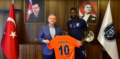 Adebayor ile 2 yıl daha