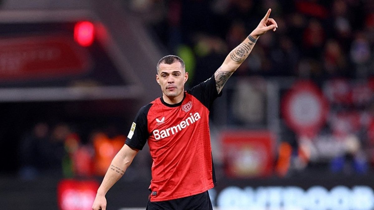 Granit Xhaka imzayı attı