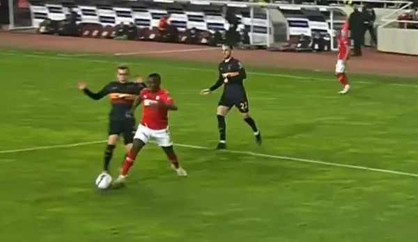 Sivasspor - Galatasaray maçında penaltı itirazı! İşte o pozisyon - 1