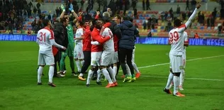 Galibiyeti Eto’o getirdi!