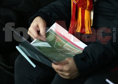 Galatasaray yedek kulübesinde dikkat çeken ayrıntı!