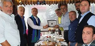 Yemekte buluştular