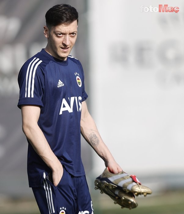 Fenerbahçe teknik direktörleri işte böyle ikna ediyor! Mesut Özil...
