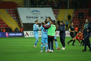 Trabzonsporlu Ekuban gözyaşlarını tutamadı