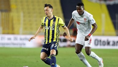 Fenerbahçe'de Mesut Özil: Dualarım Filistin’le