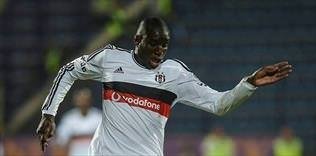 Demba Ba ilk kez pas geçti