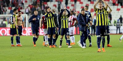 Fenerbahçe, Sivasspor'u yenip zirveye tutundu