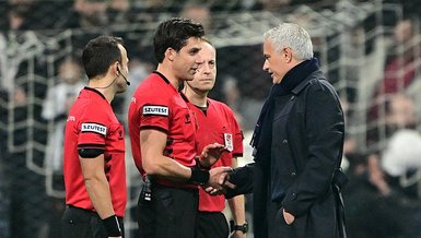 Beşiktaş maçı sonrası Fenerbahçe Teknik Direktörü Jose Mourinho Mehmet Türkmen'e sarıldı