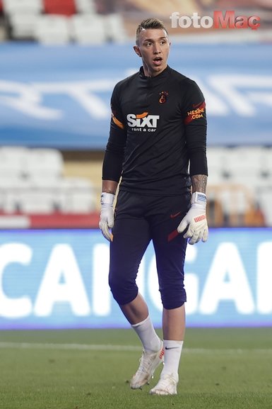 Galatasaray’da Muslera tartışma konusu oldu! Önce PSV sonra Johnstone maçında...