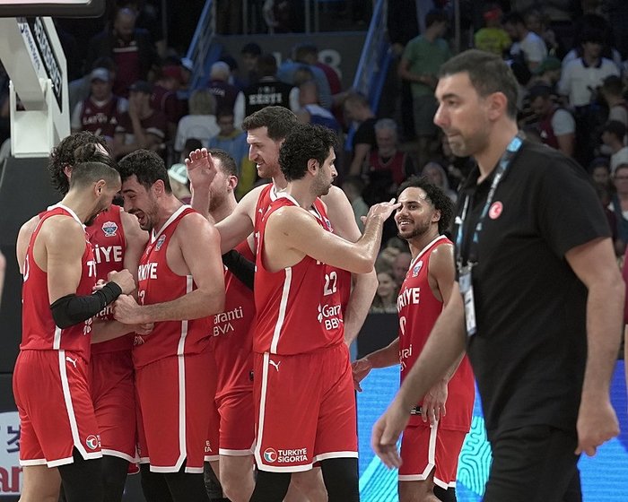 trt-spor-canli-izle-turkiye-cekya-maci-sifresiz-izle-fiba-erkekler-eurobasket-1756463471101.jpeg