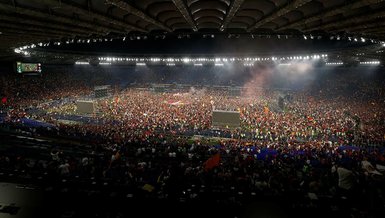 Romalılar UEFA Avrupa Konferans Ligi şampiyonluğuyla büyük sevinç yaşadı