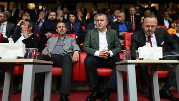 Bakan Osman Aşkın Bak Galatasaray’ı tebrik etti