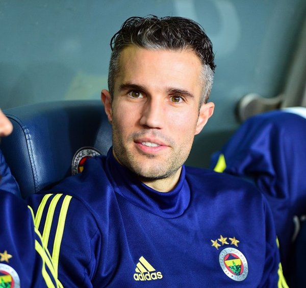 Van Persie tribünleri ikiye böldü