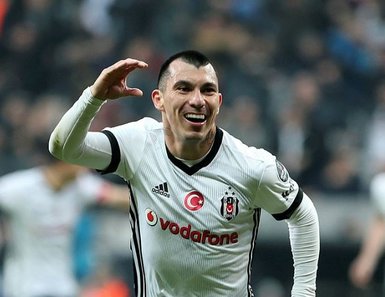 Beşiktaş’ta çifte ayrılık! Transfer resmen açıklandı...