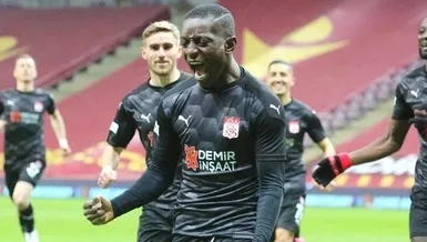 Max Gradel atıldı
