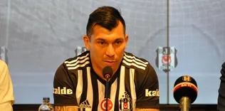 Medel rest çekti, ortamı terk etti | İZLE