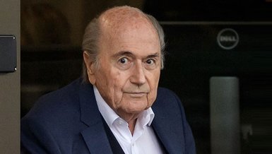 Eski FIFA başkanı Sepp Blatter'e futboldan men!