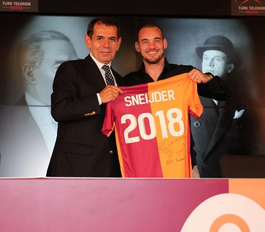 Sneijder imzayı attı