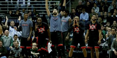 Spurs ve Raptors üst turda