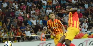 Asamoah Gyan’dan rakibine gözdağı