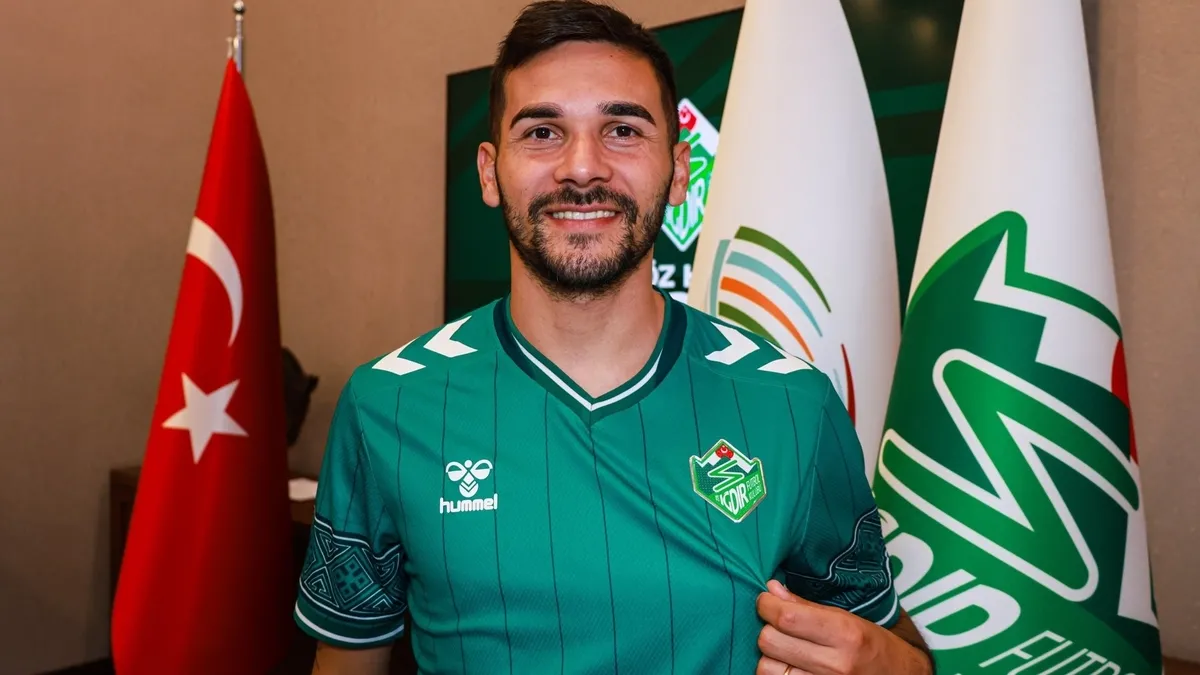 Iğdır FK, Giovanni Crociata ve Emirhan Altundağ'ı renklerine bağladı