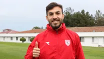 Yusuf Emre imzalıyor