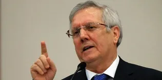 Ne yapıyor bu adam!