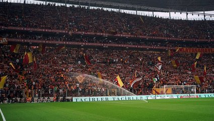 Galatasaraylı taraftarlar Florya'da toplandı