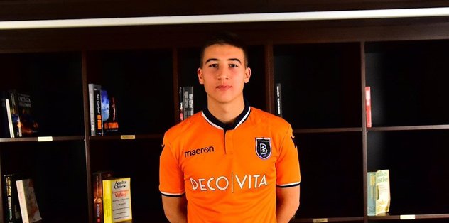 Medipol Başakşehir'den Mert Çelik'e profesyonel sözleşme
