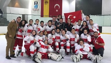 Genç Kadın Milli Buz Hokeyi Takımı Meksika'da gümüş madalya kazandı