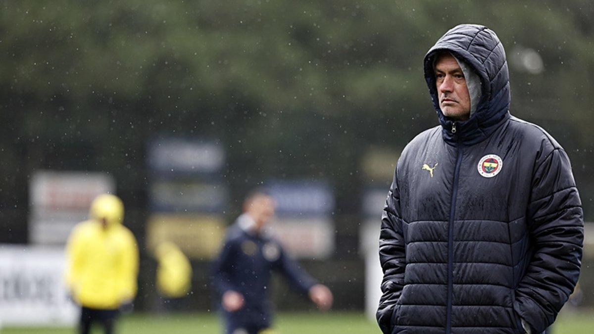 Fenerbahçe'de o isim formasına kavuşuyor! Bodrum karşısında 11 başlayacak Fenerbahçe'de o isim formasına kavuşuyor! Bodrum karşısında 11 başlayacak