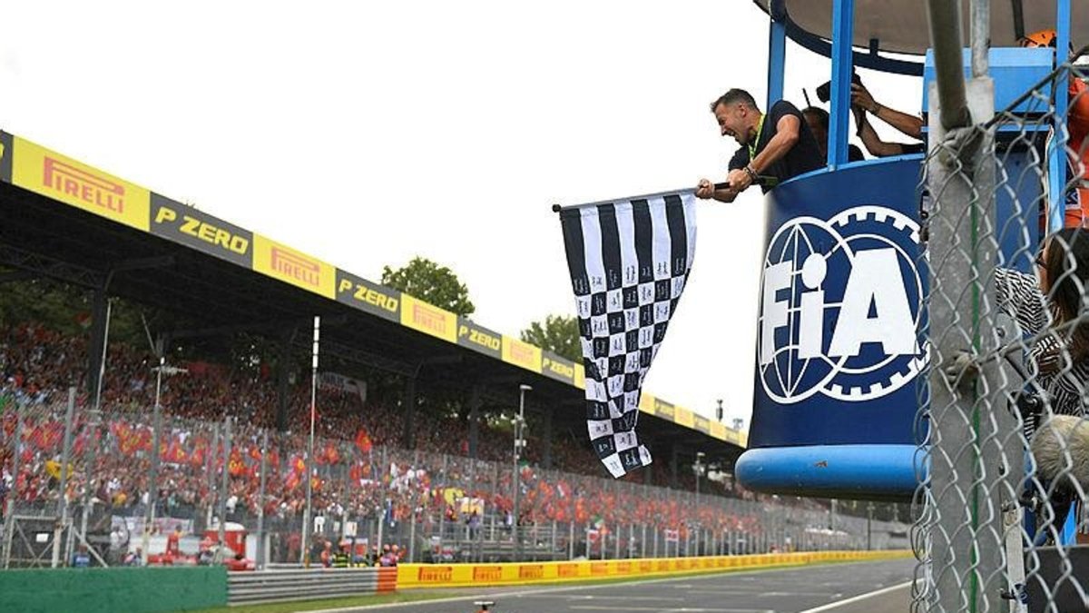 F1 İtalya GP'de zafer Charles Leclerc'in!