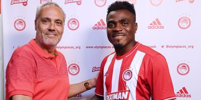 Emenike resmen Olympiakos'ta