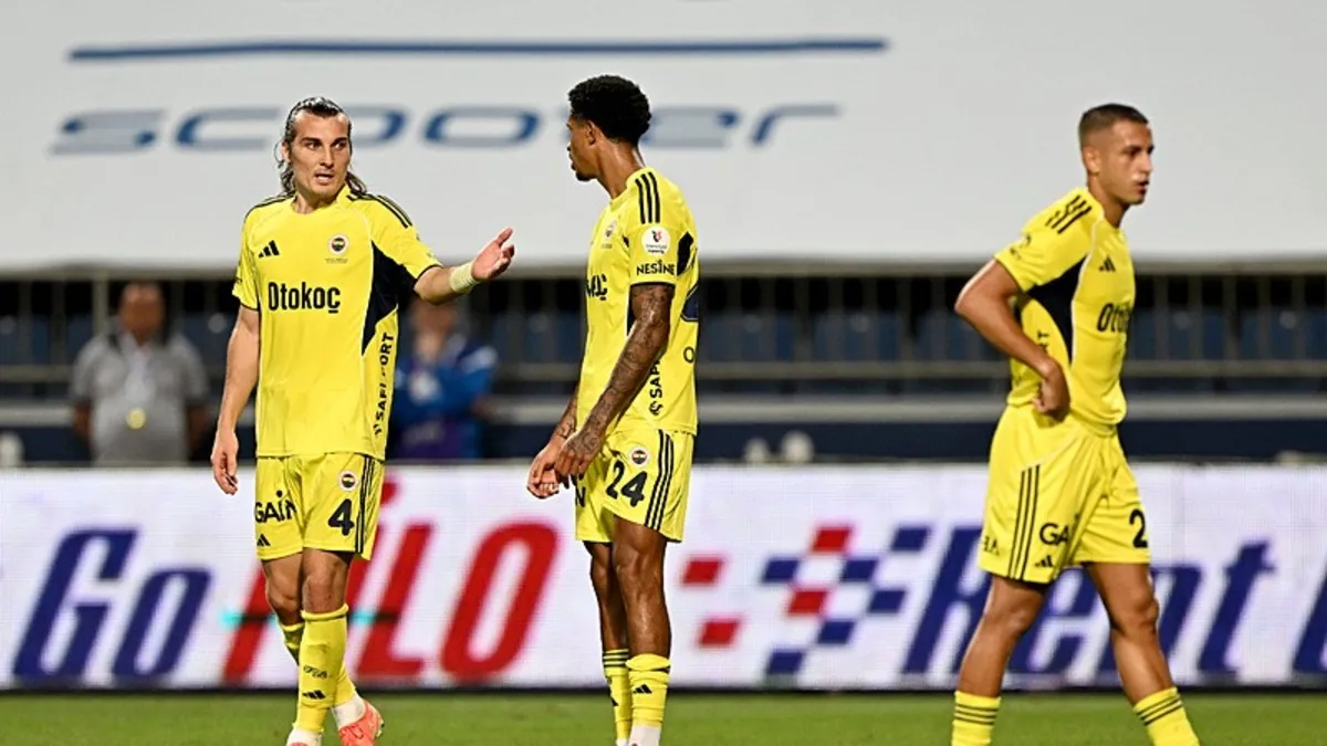 Fenerbahçe'de endişelendiren görüntü: Bartuğ Elmaz stadyumdan sekerek ayrıldı!