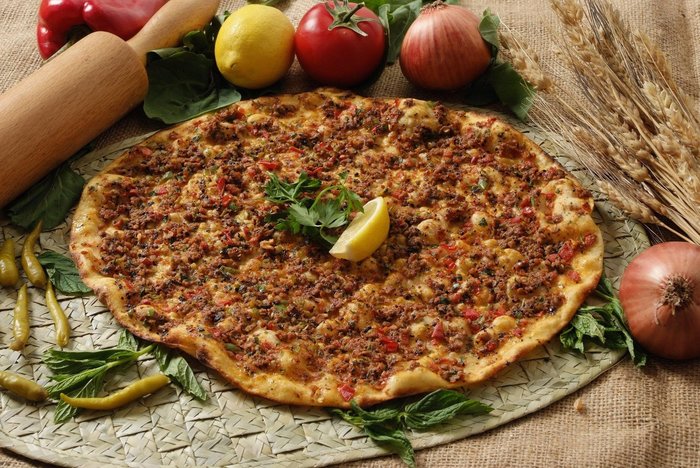 lahmacun-tarifi-citir-citir-hamuru-kiyir-kiyir-ic-harci-lahmacun-puf-noktalari-evde-kolay-lahmacun-nasil-yapil-1695641676632.jpeg