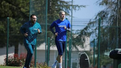 Son dakika spor haberleri: Trabzonspor'da Berat Özdemir fizyoterapist eşliğinde çalıştı
