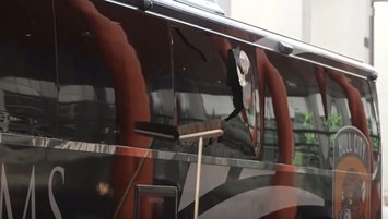 Hull City takım otobüsüne taşlı saldırı!