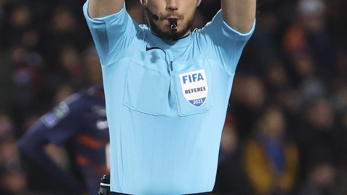 FIFA kokartı takacak hakemler belli oldu