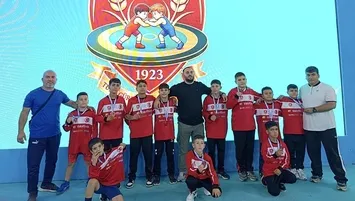 Miniklerden 11 madalya