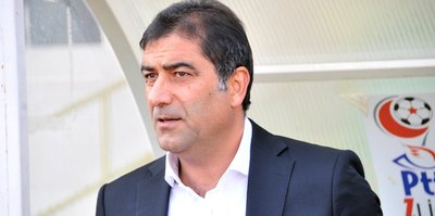 Trabzonspor'da Ünal Karaman için imza töreni düzenlendi