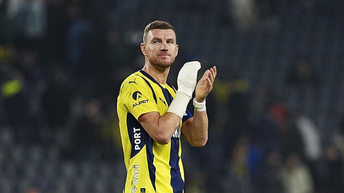 TRANSFER HABERLERİ | Fenerbahçe'den flaş Dzeko kararı! İtalyan Gazeteci duyurdu TRANSFER HABERLERİ | Fenerbahçe'den flaş Dzeko kararı! İtalyan Gazeteci duyurdu