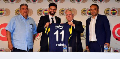 Fenerbahçe'de Mehmet Ekici imzayı attı